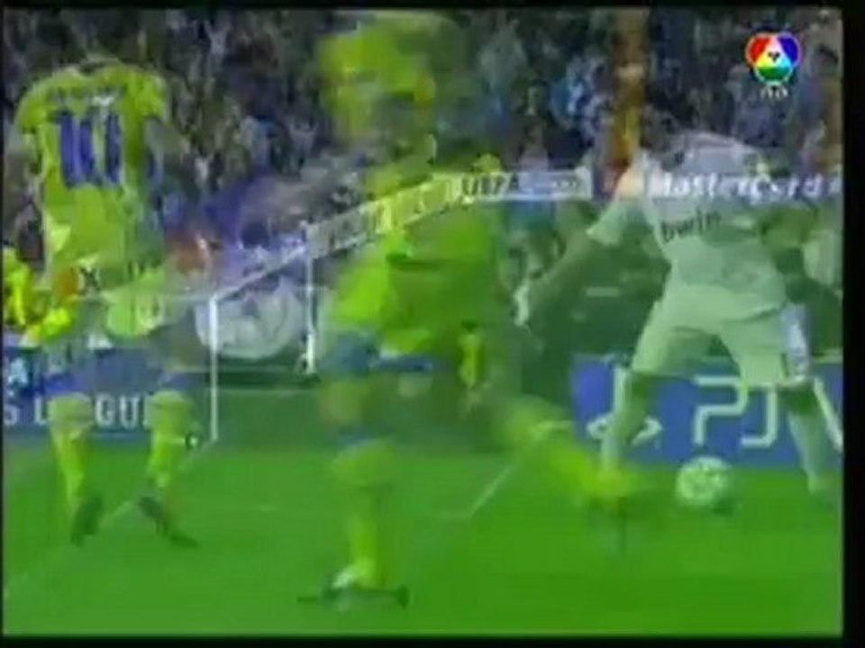 Bóng Ðá _ Kaka (Real Madrid) dứt điểm khéo léo vào góc cao khung thành Urko