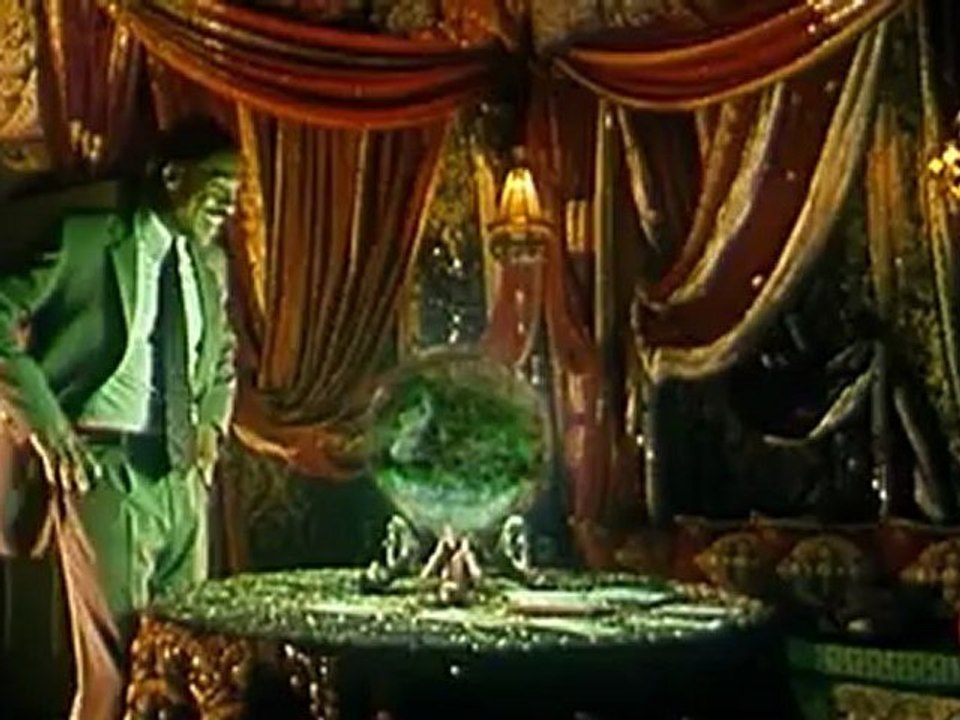 LE MANOIR HANTE ET LES 999 FANTOMES - Bande-annonce VF