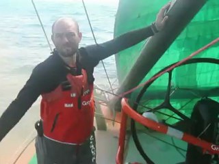 Download Video: Volvo Ocean Race: Groupama 4 a démâté et au moteur vers Punta del Este