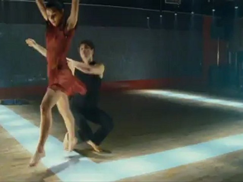 TOUT PRES DU SOL - Bande-annonce VF