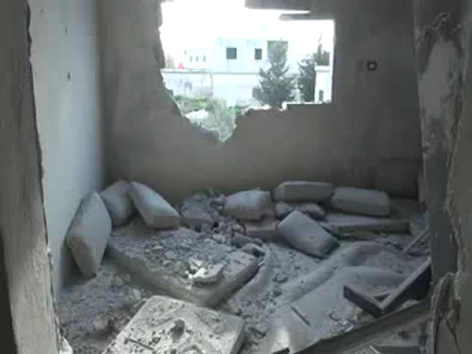 فري برس ريف حماه المحتل أثار القصف والدمار لبلدة طعوم 5 4 2012