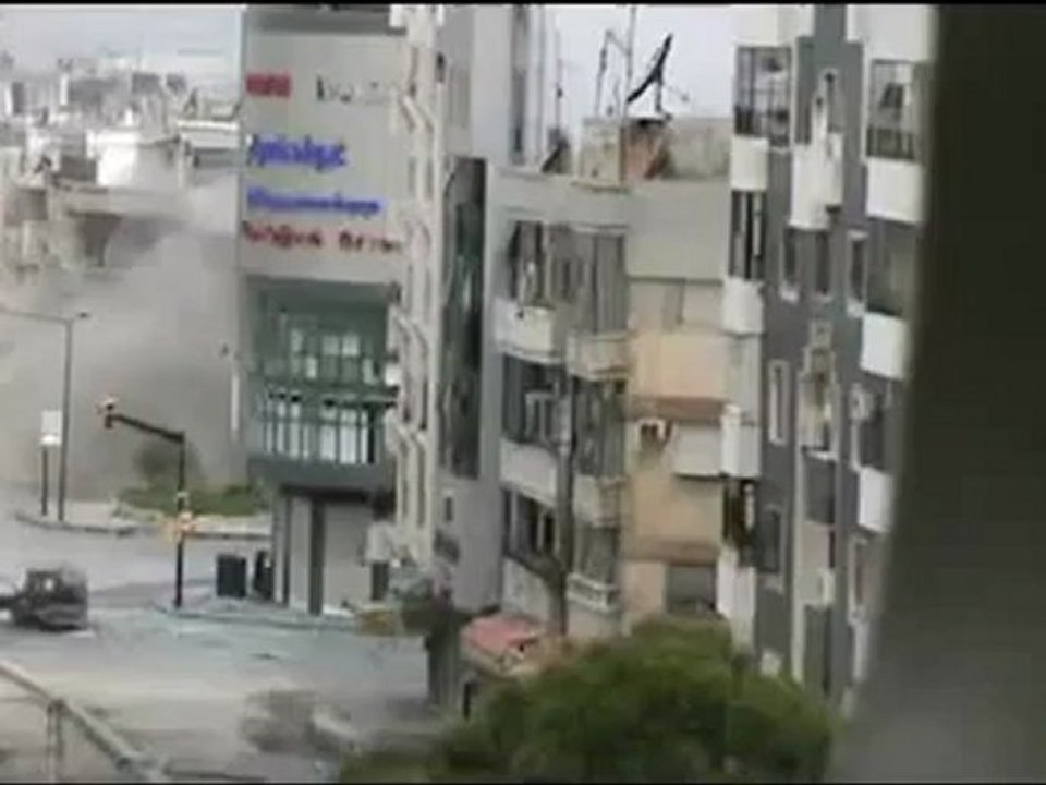 فري برس حمص جورة الشياح حرب حقيقية تجري في الحي والدمار الذي تسببه الصواريخ 5 4 2012