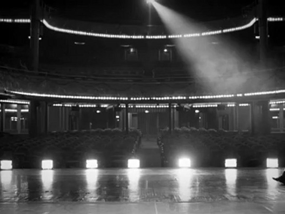 GINIE LINE - QUI PEUT LE JUGER ? [Clip Officiel] Extrait de Dracula, l'amour plus fort que la mort