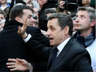 ZAPPING ACTU DU 05/04/2012 - Nicolas Sarkozy traité de « pauvre con » à la Réunion !