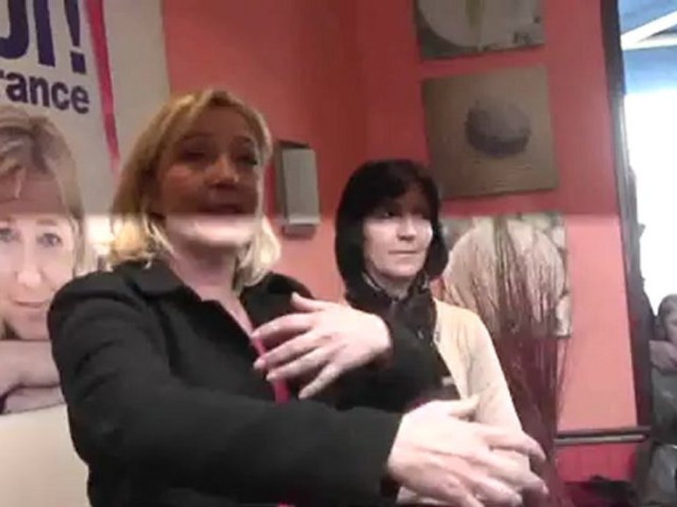 Marine Le Pen au Tréport à la rencontre des pêcheurs