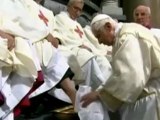 Benedict washes the feet of 12 priests in Holy Thursday ritual