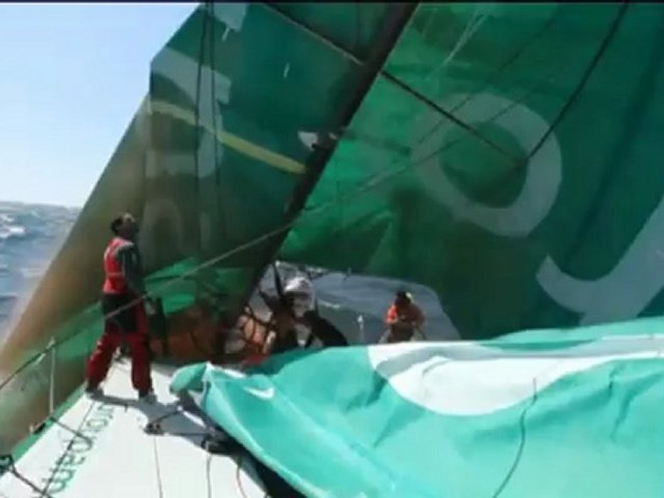 Groupama attempt to repair mast