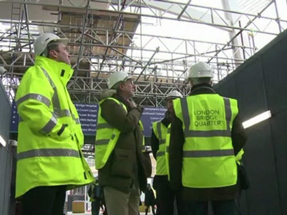 Britain's ’Shard' tower reaches pinnacle
