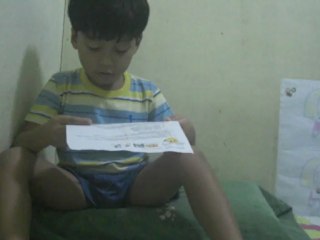 Koko reading/memorizing his graduation speech ^_^