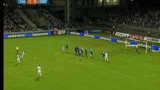 Lyon - Troyes 2-0 but juninho