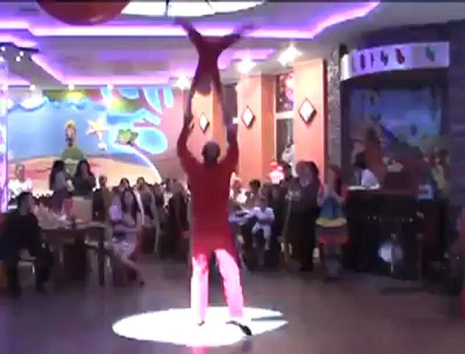 MARTIN & QRISTINE-acrobatic-presents Art agency Valentino