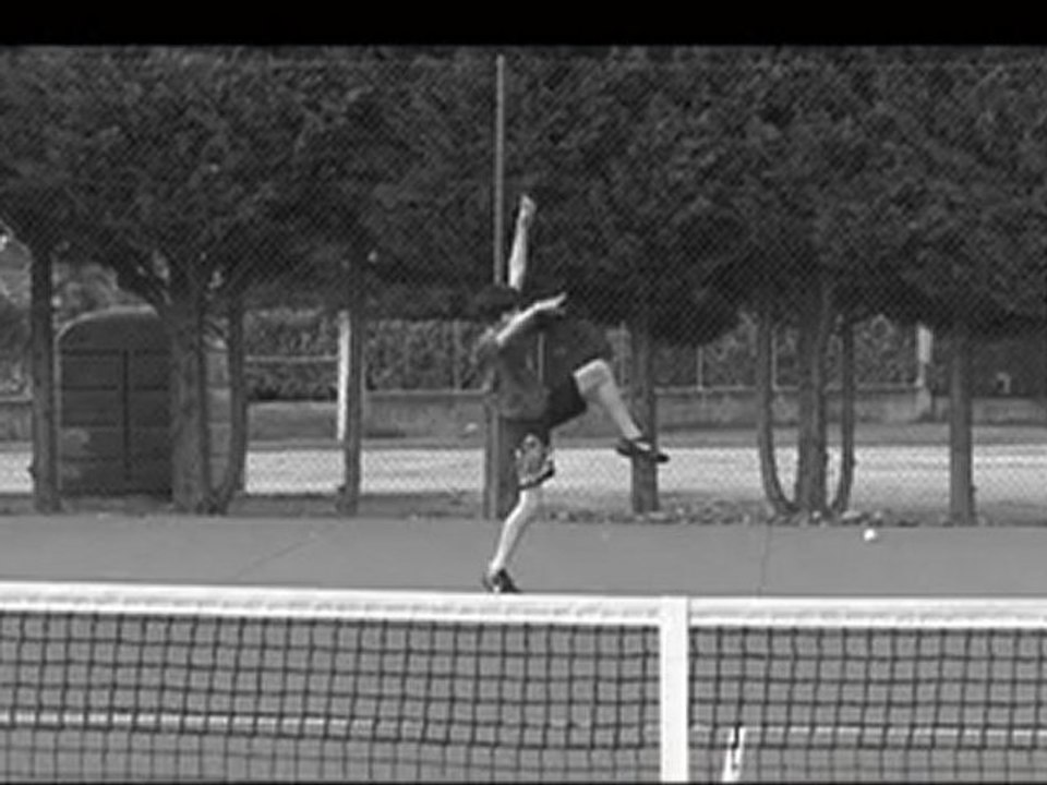 Les équilibristes sur un filet de Tennis