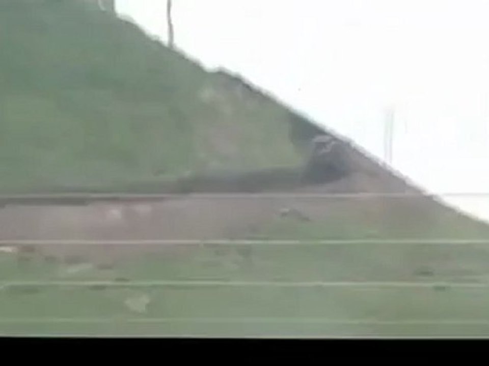 فري برس ريف حماه المحتل حفر خندق حول ا لقلعة الاثرية في قلعة المضيق 5 4 2012