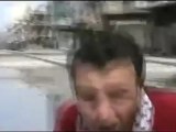فري برس حمص جورة الشياح رصاصة القناص تأتي بقرب المصور 5 4 2012