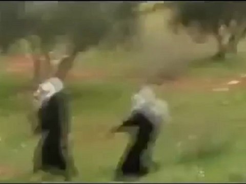 فري برس إدلب حزانو نزوح اهالي على خلفية القصف الاسدي 5 4 2012 ج1