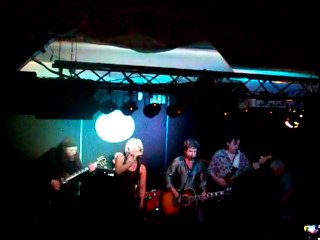 GUMA GUMA live au MOOD'S: " Love shoots" 5 avril 2012 avec MAGIC COVER