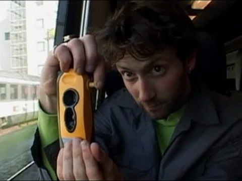 LA VRAIE VIE EST AILLEURS - Teaser2 VF