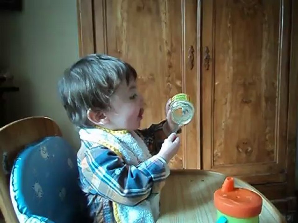 Je mange tout seul !