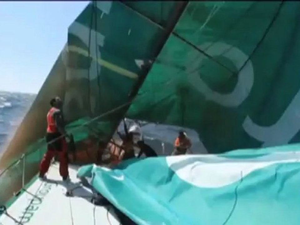 Volvo Ocean Race: Mastbruch bei Groupama