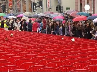 Un río de sangre recuerda el 20º aniversario del...