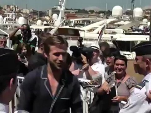 Ryan Gosling Saves Woman in NYC