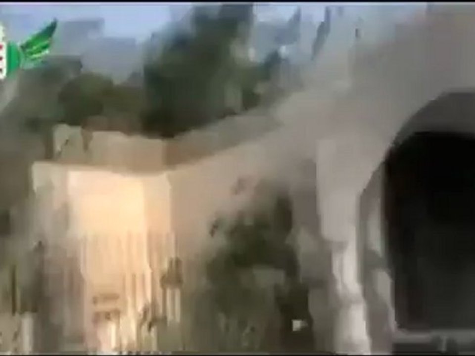 فري برس ريف دمشق دوما غنائم من أحدى المقرات العصابات الأسد في دوما 6 4 2012