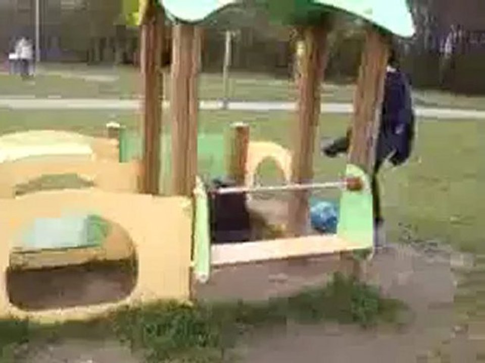 rémi gaillard foot 2012 tir dans une petite cabane