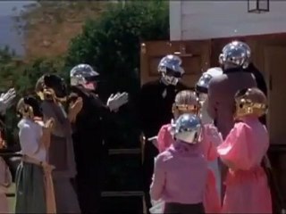 ALTERIAN INC. – Electroma : Entering Town