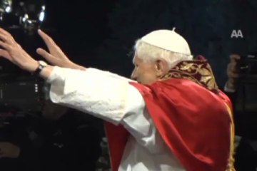 Papa, Haç Yolu ayinini yönetti