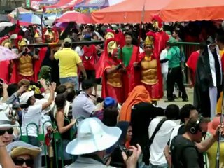 صلب عدد كبير من الكاثوليك في الفيليبين