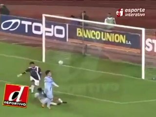 Un jeune bolivien met 3 joueurs dans le vent avant de marquer un but  superbe