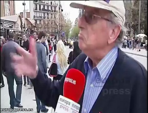 Turistas llenan los alrededores de la Sagrada Família