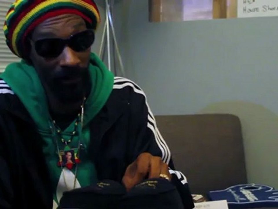 Snoop Dogg Presents "Snoop Dogg House Shoes"