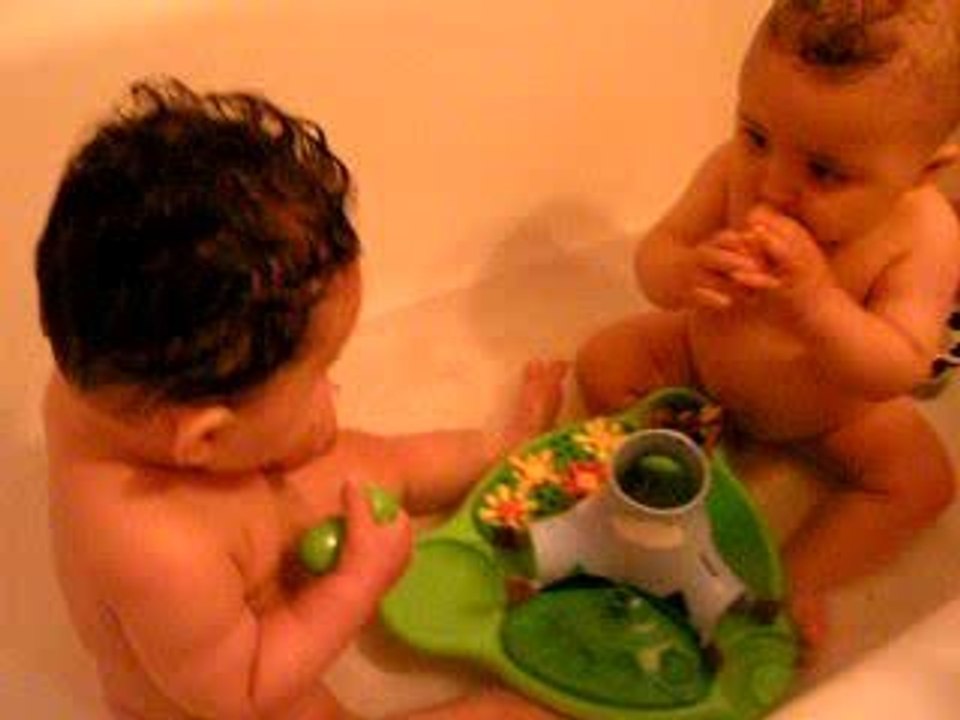 Pauline et quentin dans leur bain