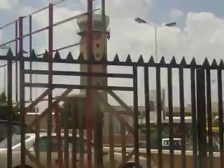 Militares fecham aeroporto de Sanaa