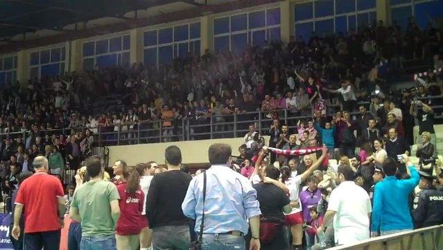 Ta panigyria ton athlitrion tou Olympiakou meta to mats