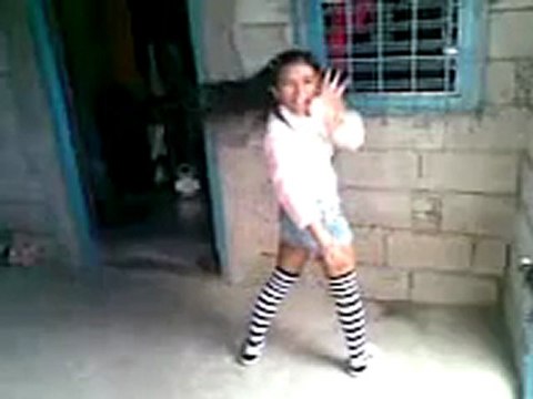Kara Pretty Girl DANCE COVER