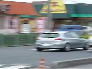 社外マフラーのゲリベンサウンドによるオナニー発車音です