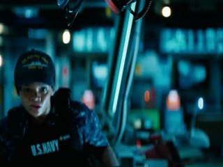 Battleship - Extrait exclusif Raikes vise un alien [VF|HD]