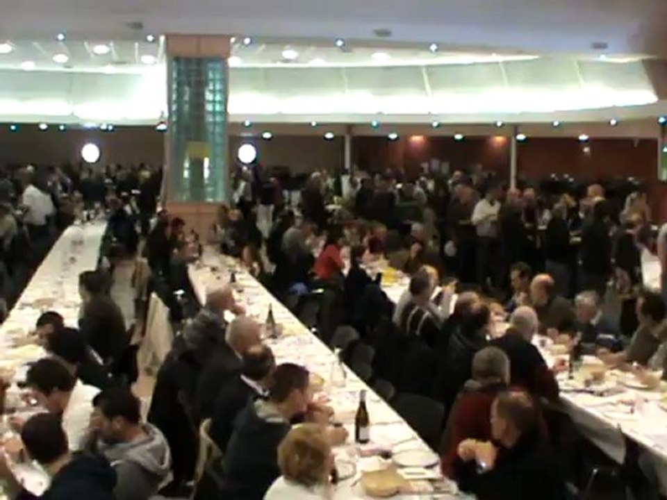 salle du laminoir ou il y a plus de 800 peronnesavant le match decazeville rodez