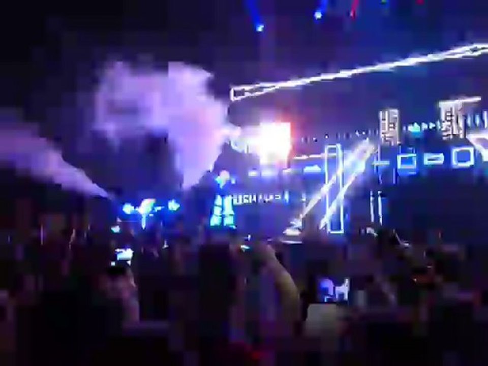 David Guetta Concert Paris Bercy 07.04.2012 Robots