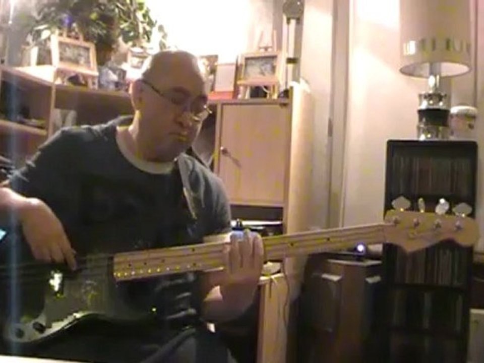 Don't stop till you got enough Michael Jackson basscover Bob Roha