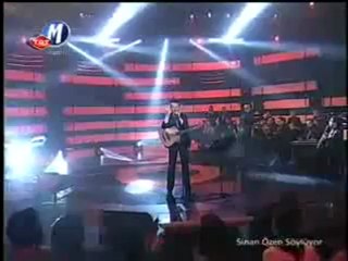 sinan özen söylüyor kapına kırmızı bir gül bıraktım