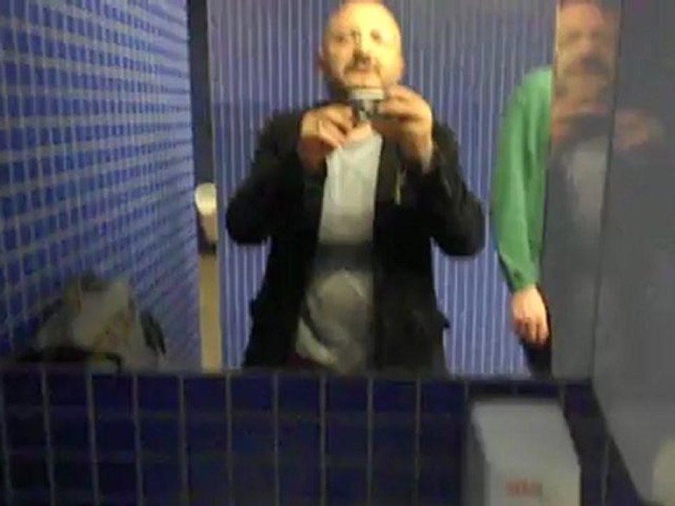 Münih Hava alanında teknoloji örneği bir peçete makinesi...