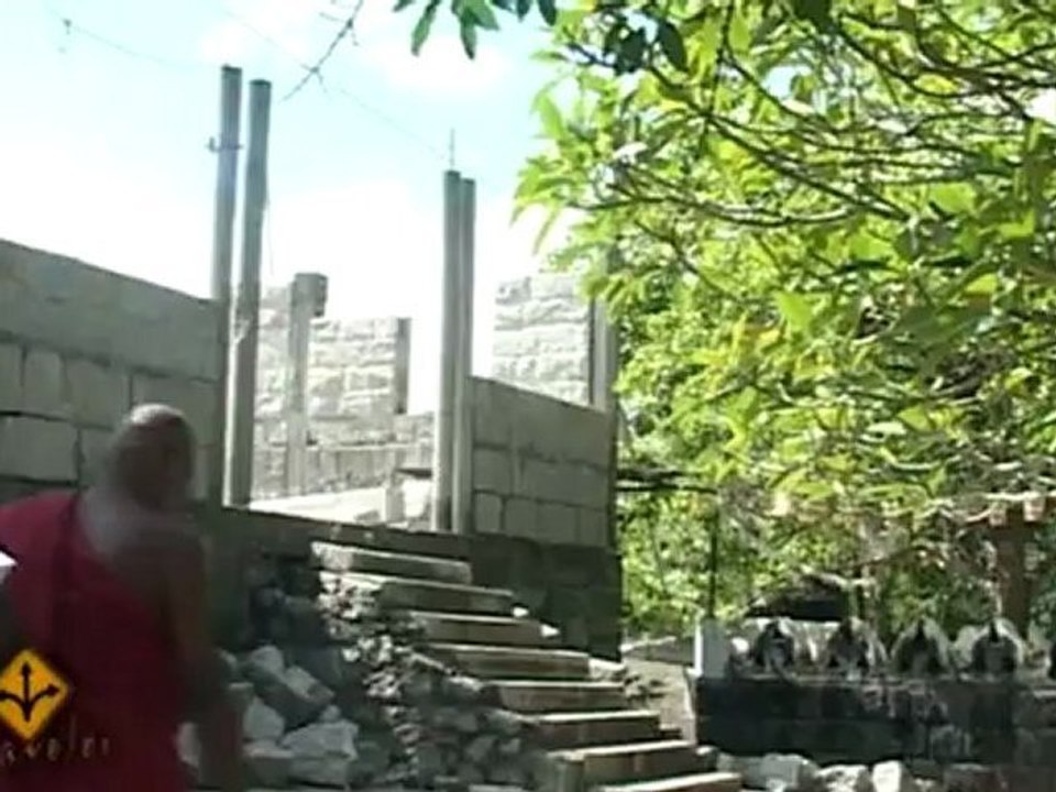 MONARAGALA VIAHARA STATUIT TRAVLER