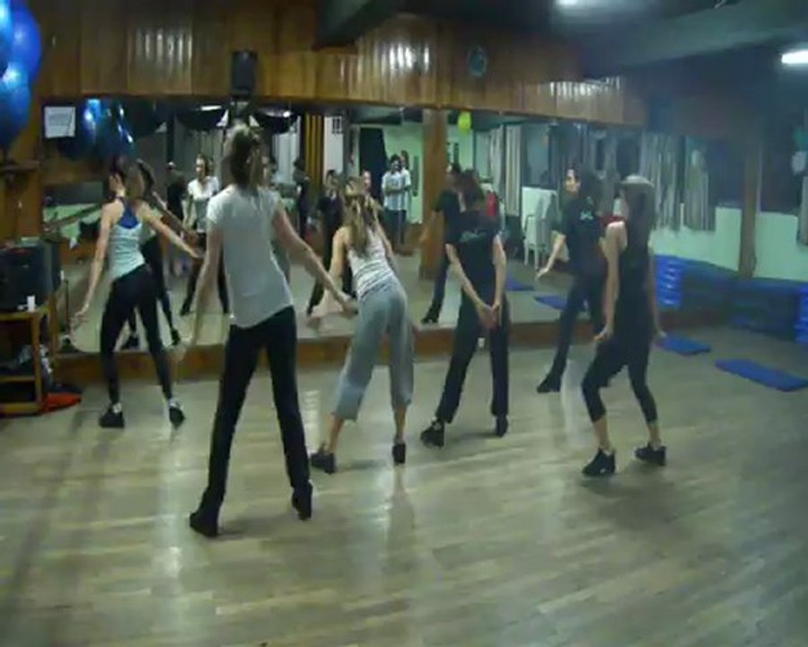 chicas con musica de pitt bull