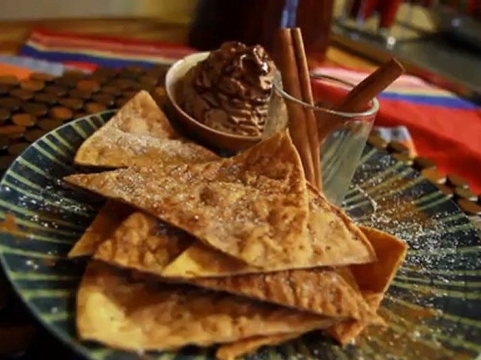 Azteca Food's Chef Gustavo Presents Salad Shell Tips