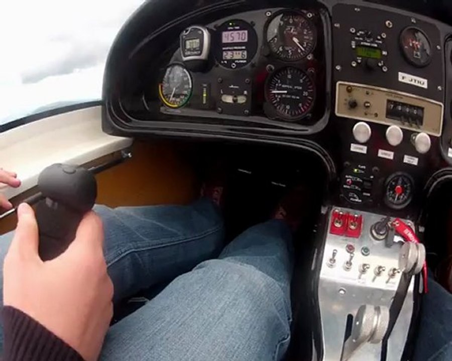 Premier cours de pilotage de Mireille     Avion sparviero