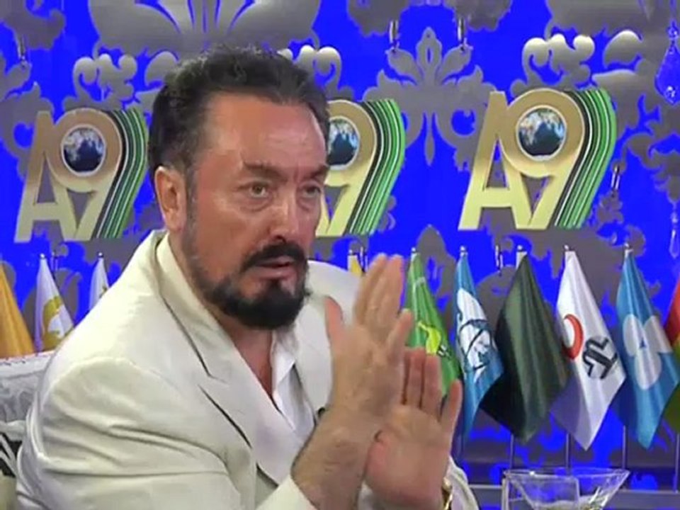 Sigara ve nargile insan bedenine zararlı olduğu için haramdır.