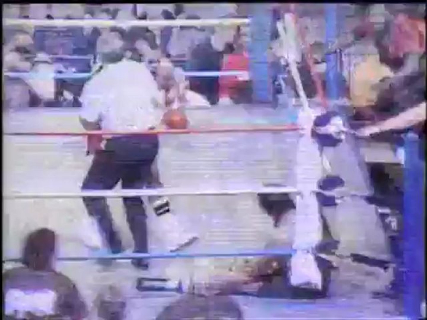 ⁣WWE-Universal.Fr - Roddy Piper VS Mr T (Boxing Match - WrestleMania II)